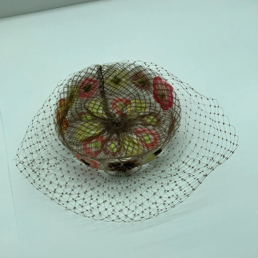 Vintage Floral Fascinator Hat with Veil - Picture 2 of 3